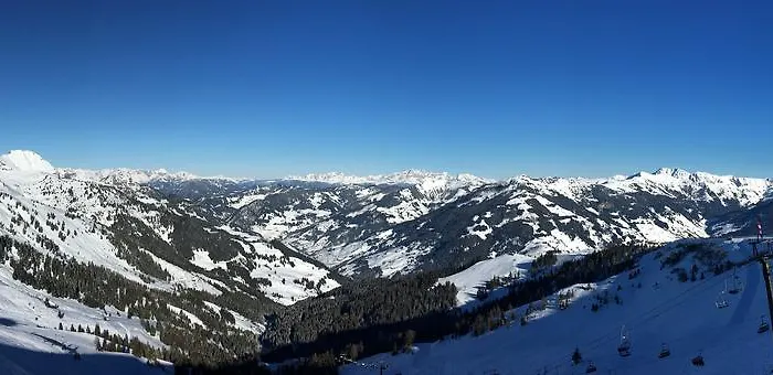 Alpenglueckgastein - Private Mountain 公寓